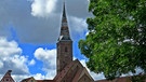 Der Kirchturm der Minnesängerstadt Wolframs-Eschenbach ist immer wieder eine Augenweide. | Bild: Karl Schwarz, Schwabach, 14.06.2024