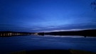 Zur blauen Stunde am Weißenstädter See mit Blick zum Kurzentrum und Großen Waldstein. | Bild: Thomas Kern, Weißenstadt, 18.06.2024
