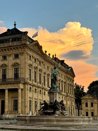 Wolkenspektakel über der Würzburger Residenz. | Bild: Sabine Kraege, Rimpar, 22.07.2024