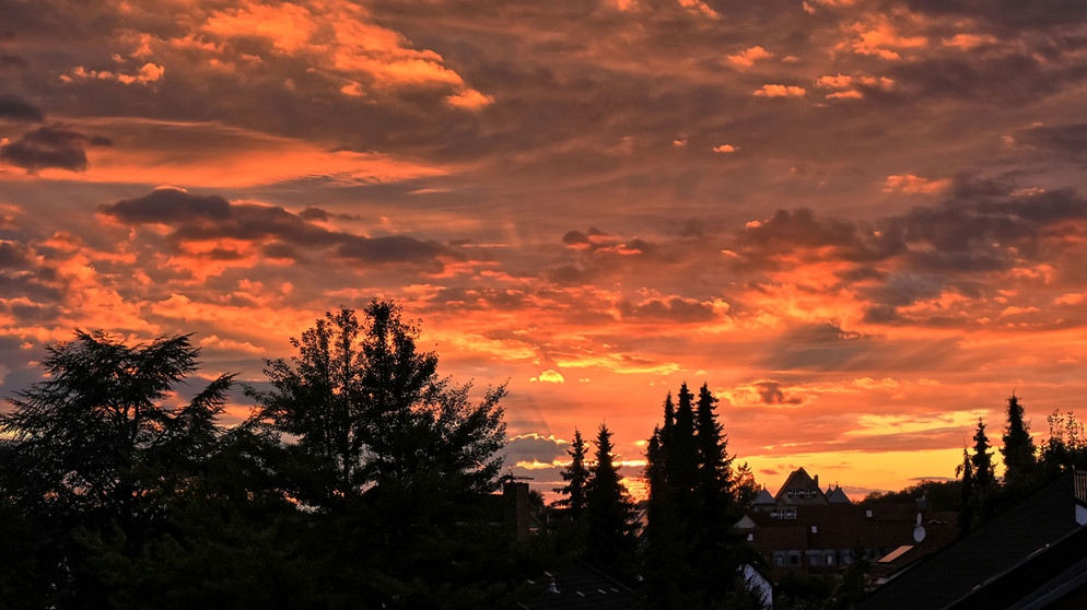 Dramatischer Wolkenhimmel am Abend in Feucht. | Bild: Herbert Bauer, Feucht, 16.09.2024