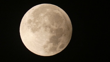 Der Supermond am Morgen über Strullendorf. | Bild: Werner Arlt, Strullendorf, 18.09.2024