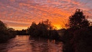 Morgens an der Regnitz. Ein wunderschönes Morgenrot. | Bild: Ingrid Wagner, Erlangen, 16.10.2024