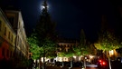 Der Vollmond strahlt durch den Baum in der Reitbahn in Ansbach. | Bild: Erich Kraus, Weidenbach, 17.10.2024