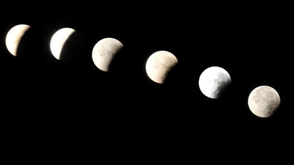 Mondfinsternis heute morgen vom Dachfenster aus
in Nür- Katzwang | Bild: Reinhold Schaufler, 90453 Nürnberg, 28.09.2015