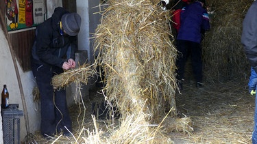 Fosaleggn in Effeltrich beim Strohbinden der Bären | Bild: Klaus Wollny, Forchheim, 26.02.2017