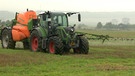 Ein Traktor beim Spritzen | Bild: Bayerischer Rundfunk 2023