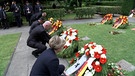 Kränze zum Gedenken an die Opfer des 17. Juni | Bild: Bayerischer Rundfunk 2024