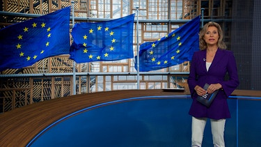 BR24 Moderatorin Anouschka Horn neben einem Bild mit EU-Flaggen | Bild: Bayerischer Rundfunk 2024