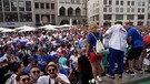 Tausende Fußballfans auf dem Münchner Marienplatz | Bild: Bayerischer Rundfunk 2024