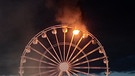 Ein brennendes Riesenrad | Bild: Bayerischer Rundfunk 2024