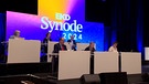 Rednerpodium der Synode | Bild: Bayerischer Rundfunk 2024