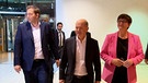 Klingbeil, Scholz und Esken auf dem Weg zur Bühne bei der Auftaktveranstaltung zum SPD-Wahlkampf | Bild: Bayerischer Rundfunk 2024