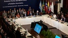 Konferenztisch | Bild: Bayerischer Rundfunk 2024