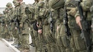 Viele Soldaten | Bild: Bayerischer Rundfunk 2025