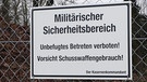 Ein Militärzaun | Bild: Bayerischer Rundfunk 2025