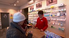 Eine Apotheke | Bild: Bayerischer Rundfunk 2025