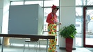 Clown im Wahllokal | Bild: Bayerischer Rundfunk 2025