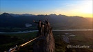 Friedi Kühne im Anzug auf Slackline | Bild: Bayerischer Rundfunk 2023