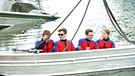 Wasserwacht-Mitglieder sitzen in neuem Rettungsboot | Bild: Bayerischer Rundfunk 2023