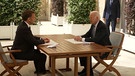 Frankreichs Präsident Macron und US-Präsident Biden | Bild: Bayerischer Rundfunk 2024