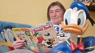 Donald Duck Stuhl und Comics im Regal | Bild: BR Fernsehen