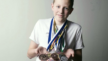 Nikita hat zahlreiche Medaillen umgehängt | Bild: Bayerischer Rundfunk