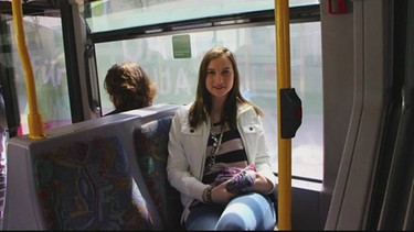 Michaela im Bus | Bild: Bayerischer Rundfunk