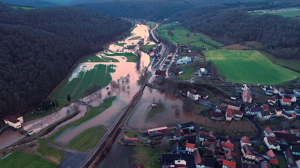 Hochwasser Im Norden Und Osten Bayerns: Pegel Steigen Wegen Dauerregens ...