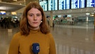 Franziska Klein am Flughafen München | Bild: Bayerischer Rundfunk 2025