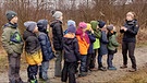 Unterwegs als Fährtenleser: Forschertag im Naturpark Nagelfluhkette | Bild: Bayerischer Rundfunk 2023