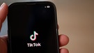 TikTok-App auf Smartphone | Bild: Bayerischer Rundfunk 2025