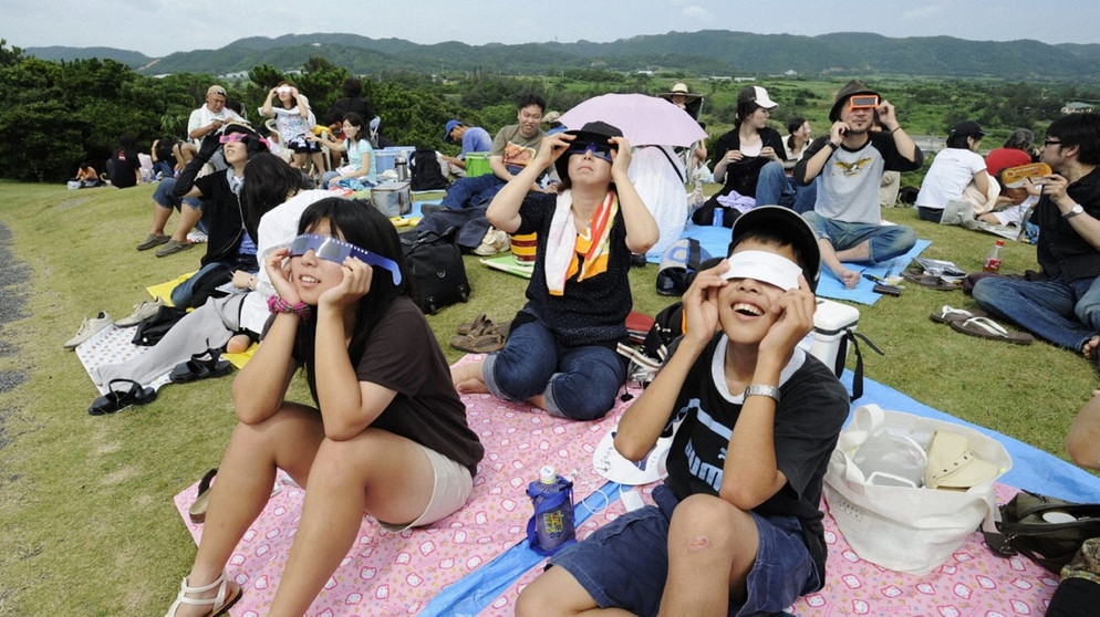 Sonnenfinsternis in Asien | Bild: picture-alliance/dpa