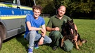 Der Polizei-Check / Julian mit Polizeihund Tiger und dem Hundeführer Manu | Bild: BR / megaherz GmbH