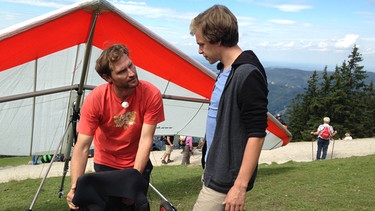 Der Drachen-Check / Reporter Tobi will mit Christian Zehetmair, dem deutschen Meister im Drachenfliegen heute hoch hinaus... | Bild: BR / megaherz / HF Hopfner