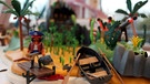 Playmobil-Pirat auf einer Insel | Bild: picture-alliance/dpa