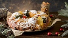 Der portugisische Königskuchen "Bolo Rei" wird traditionell an Weihnachten gebacken und gegessen. | Bild: colourbox.com