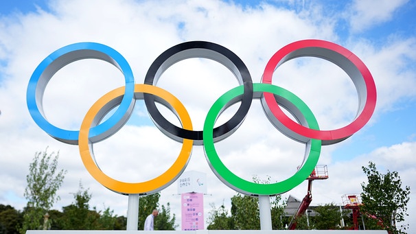 Vor den Olympischen Sommerspielen, Olympia Paris 2024, Blick auf die Olympischen Ringe.  | Bild: dpa-Bildfunk/Michael Kappeler