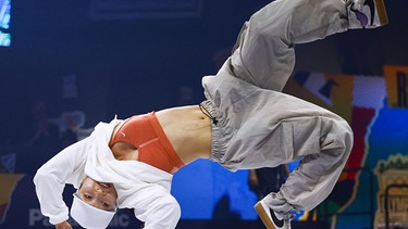 Die japanische Breakdancerin Ami Yuasa nimmt in Budapest an der Olympia-Qualifikationsserie teil. Breakdance ist 2024 erstmals eine olympische Disziplin. | Bild: dpa-Bildfunk/kyodo