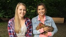 Huhn | Anna mit Lisa Thalhammer, der Hühnerexpertin im Kindergarten.
| Bild: BR | Text und Bild Medienproduktion GmbH & Co.KG