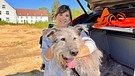 Archäologiehund | Anna lernt Archäologiehund Flintstone kennen. Dieser kann menschliche Knochen finden, die bis zu 14 Meter tief unter der Erde liegen. | Bild: BR | text und bild