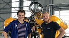 Der U-Boot-Check / Reporter Julian trifft Meerestechniker Peter (rechts) mit dem Forschungstauchboot JAGO. | Bild: BR/megaherz gmbh/Antonia Simm