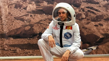 Der Mars-Check |  Im Mars-Raumanzug gehts für den Checker (Tobias Krell) auf Mars-Erkundung | Bild: BR | megaherz film- und fernsehen gmbh