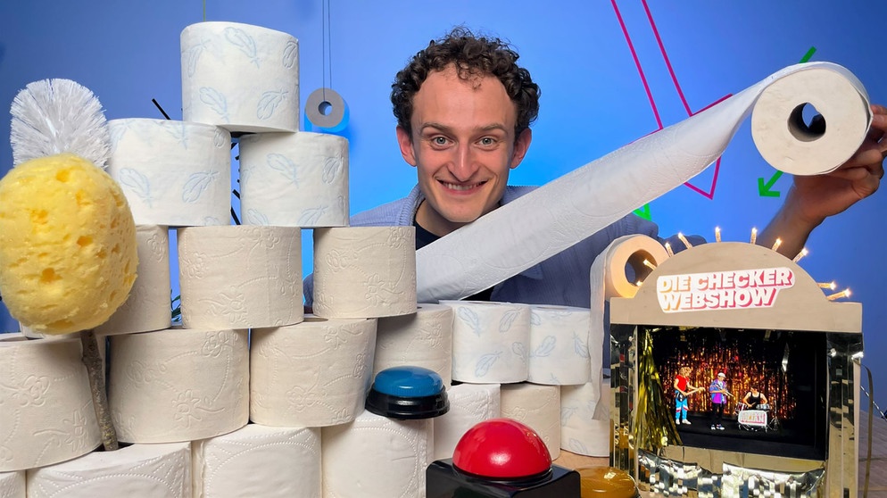 Klopapier · Voll Kacke! | Klopapier gehört zu den wichtigsten Gegenständen im Alltag, findet Checker Julian. | Bild: BR | megaherz GmbH | Judith Issig