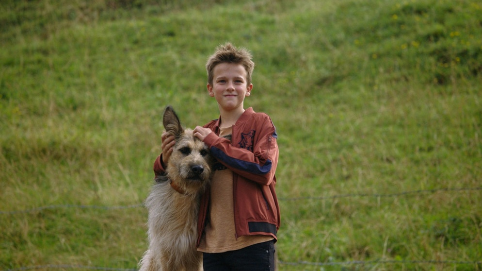 Unerwarteter Besuch (Folge 1) / Der 12-jährige Flori mit seinem Racko | Bild: BR /Filmbüro Münchner Freiheit GmbH