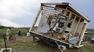 Ein Hurrikan hat ein Haus völlig zerstört: Es ist umgestürzt und die Wände sind weggeweht. | Bild: picture-alliance/dpa