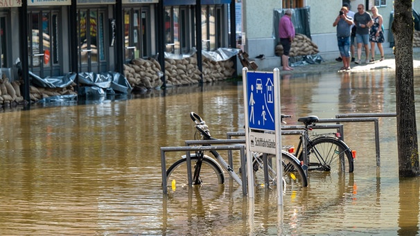 Unwetter Und Hochwasser: Land Unter - Überschwemmungen In Bayern | BR ...