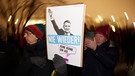 12.01.2024, Berlin: Eine Demonstration unter dem Motto «AfD Verbot prüfen - jetzt!» findet vor dem Bundeskanzleramt statt. Die Demonstration findet anlässlich der Recherchen des Medienhauses Correctiv statt. Der Veranstalter ist eine Gruppe demokratischer Bürger aus der Zivilgesellschaft, die sich nach der Veröffentlichung der Recherche spontan über die sozialen Medien kennengelernt haben. Foto: Joerg Carstensen/dpa +++ dpa-Bildfunk +++ | Bild: dpa-Bildfunk/Jörg Carstensen