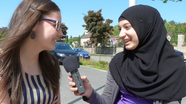 Anna-Maria Birner und Seyma Yerlikaya vom Paul-Pfinzing-Gymnasium in Hersbruck | Bild: BR