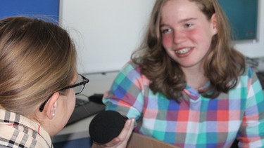 Schüler bei Aufnahmen für das Dialekt-Projekt "So reden wir" | Bild: BR/Bildungsprojekte