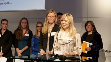 Schülergruppe Katharinen-Gymnasium Ingolstadt, die den 3. Preis beim tatfunk-Wettbewerb gewonnen haben | Bild: Eberhard von Kuenheim Stiftung 
